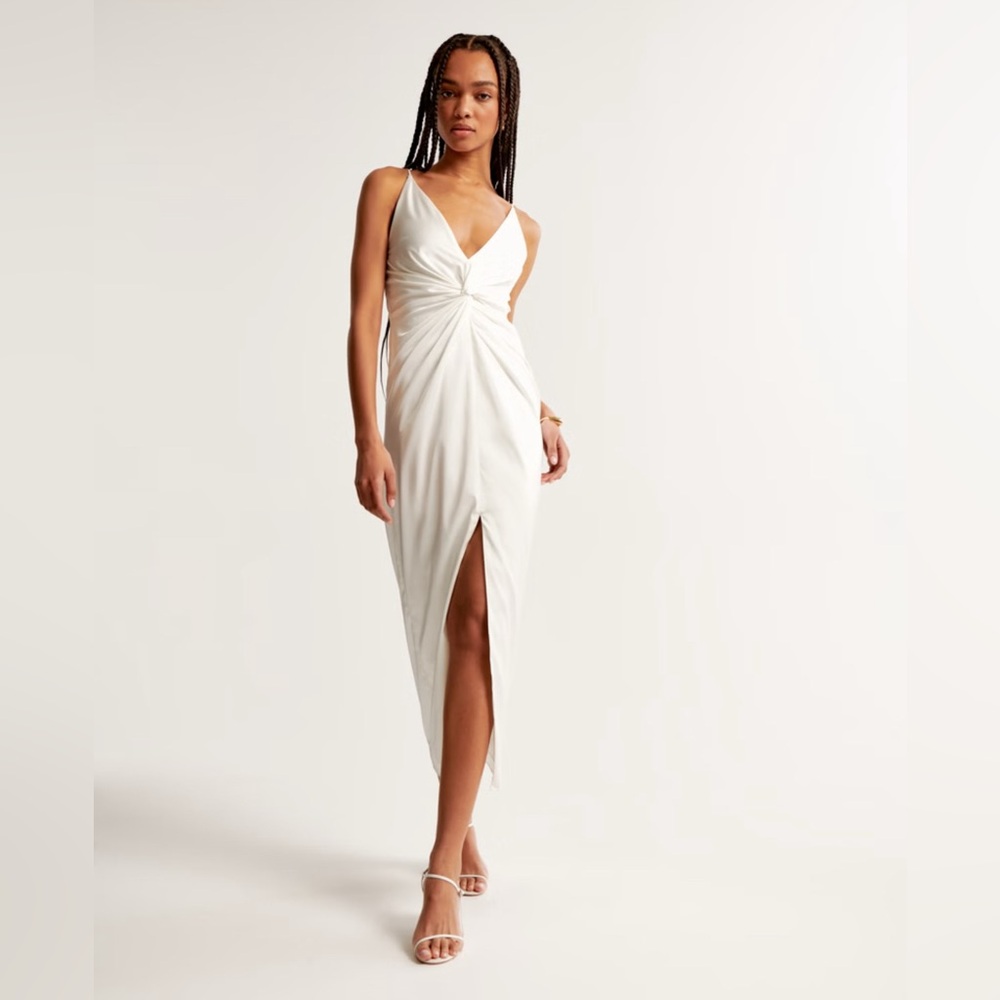 Draped Twist-Front Maxi Dress
Abercrombie & Fitch
Size L, Petite